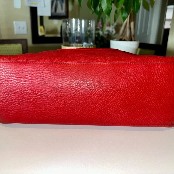 Authentic Gucci Soho Red Leather Chain Shoulder Bag - Picture 6 of 10